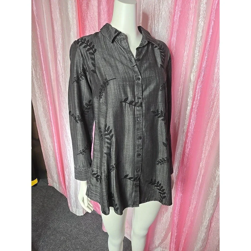 Soft Surroundings Gray Embroidered Leaf Chambray Button Up Tunic Top Size Small - Picture 9 of 11